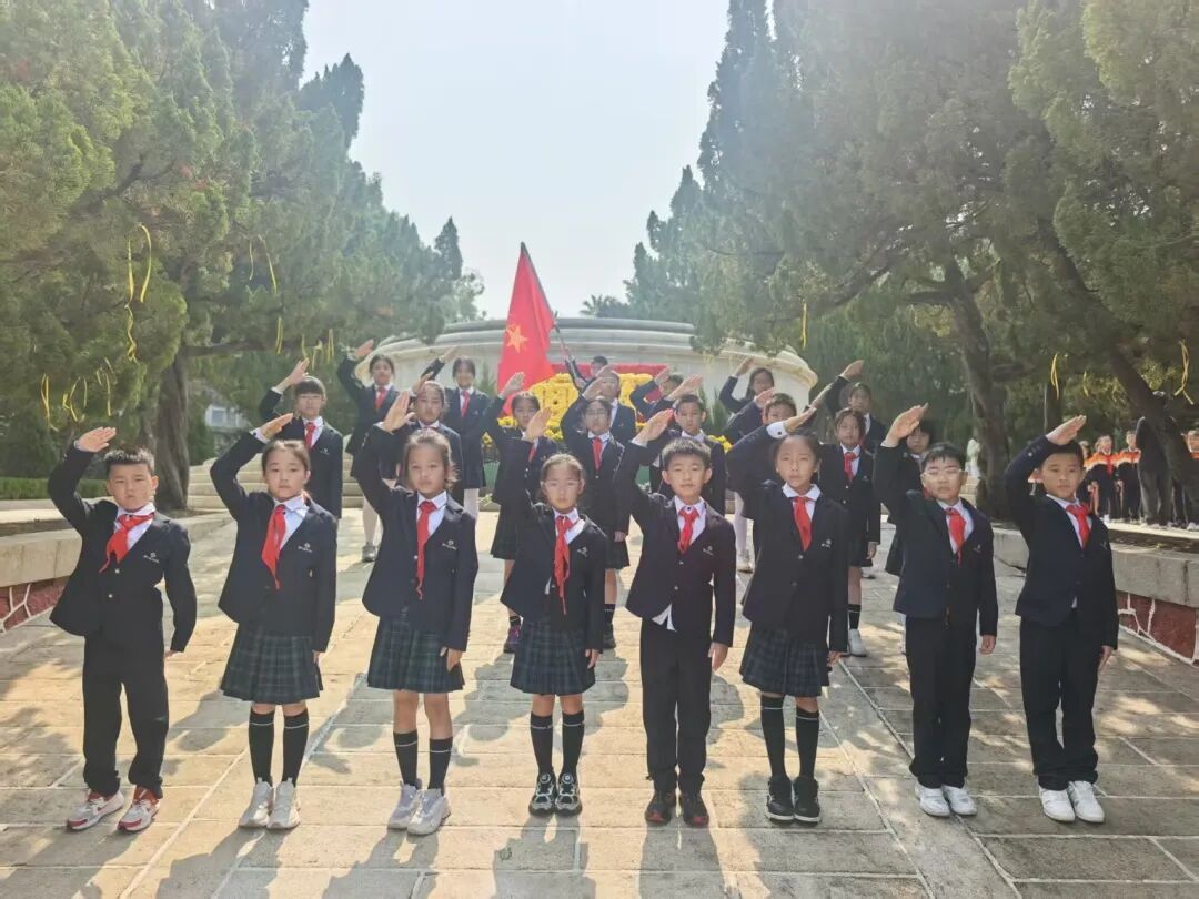 追寻·2026·清明祭英烈|英才少年赴烈士陵园，以青春之名致敬英烈